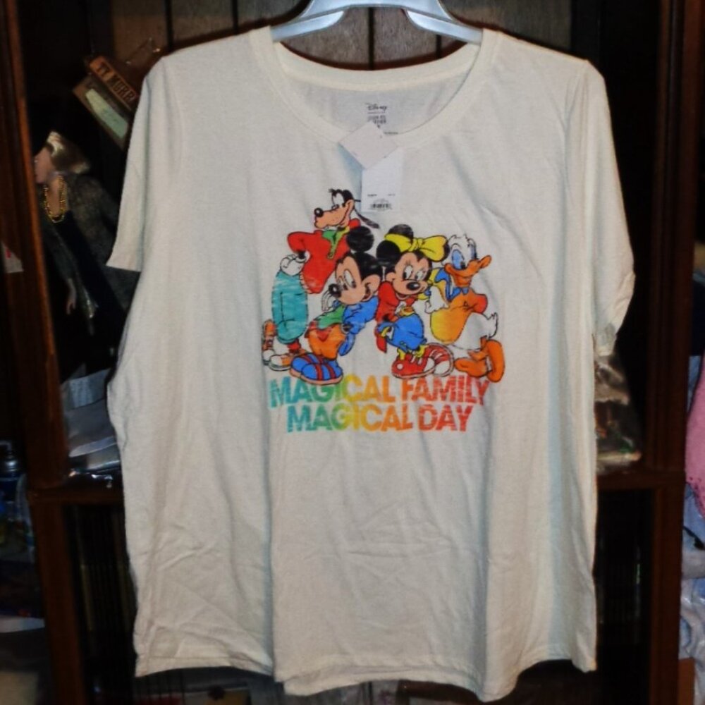 RARE-NEW DISNEY WORLD SHORT SLEEVE TEE SHIRT-SIZE 3X-FUN BELOVED CHARACTERS
